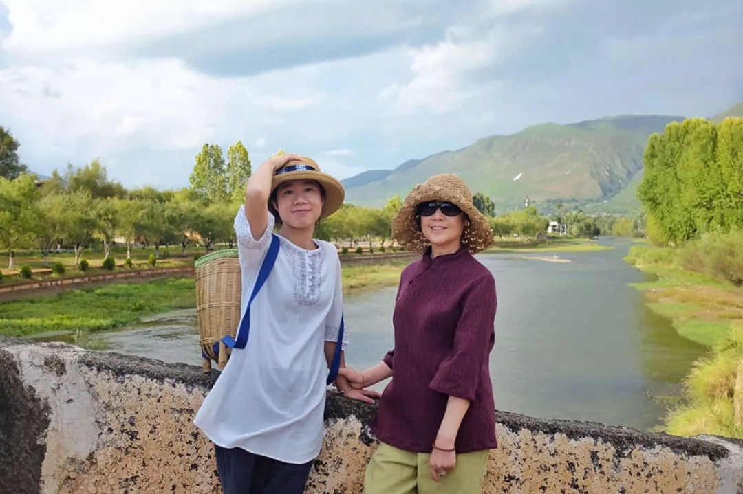 他用行動表達愛，將牛棚改成了300㎡的別墅送老婆