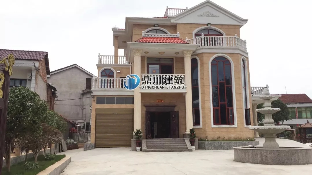 挑空客廳+旋轉樓梯，13&times;14三層優(yōu)雅大氣歐式別墅