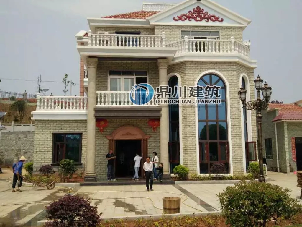 挑空客廳+旋轉樓梯，13&times;14三層優(yōu)雅大氣歐式別墅