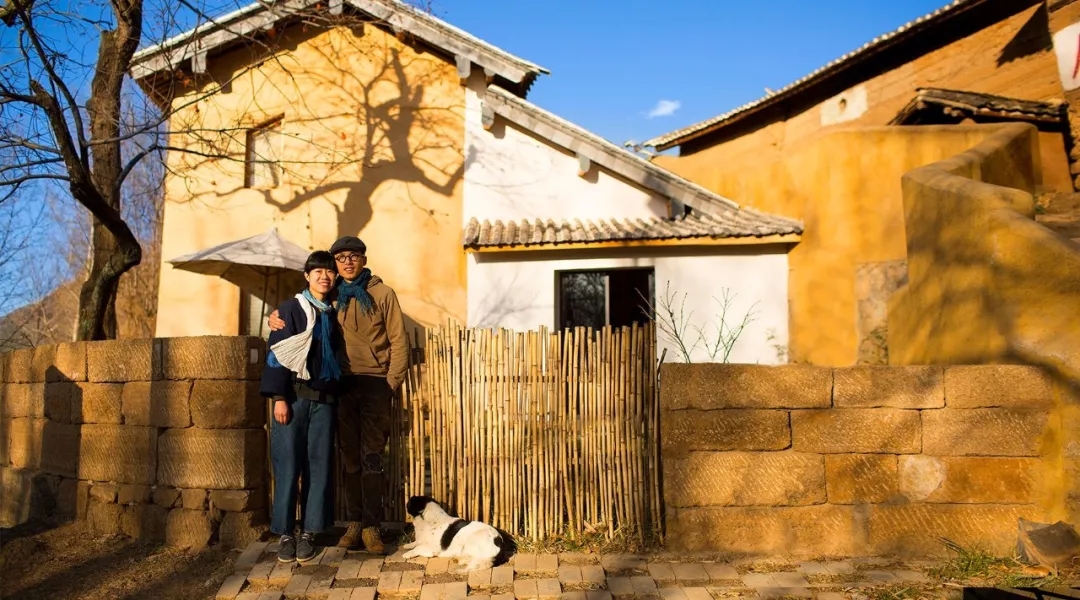 他用行動表達愛，將牛棚改成了300㎡的別墅送老婆