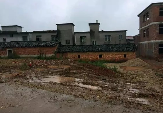 【自建房案例】網友30萬蓋三層自建房，建成效果讓鄰居紛紛仿建！