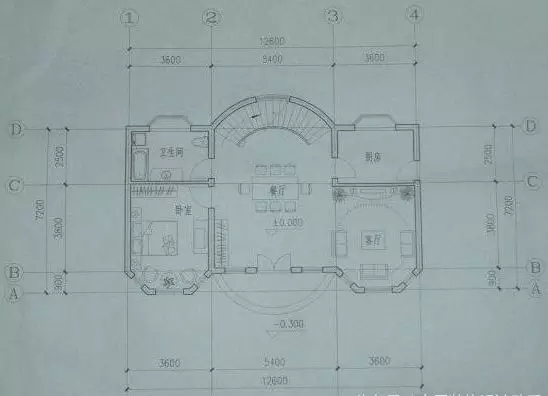 分享：網友自建二層小別墅，3個半圓外飄陽臺的特殊造型成亮點！