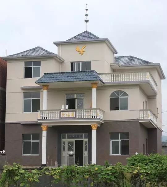 【分享】江西網(wǎng)友花30萬(wàn)建成帶門面的農(nóng)村別墅，臨街地基很適合！