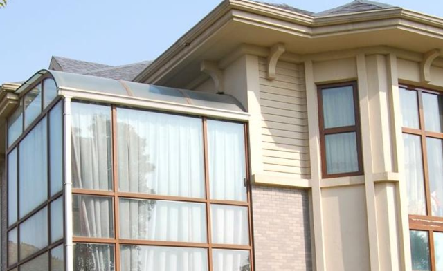 自建房陽臺窗戶用什么材料好？常見的陽臺窗材料好壞對比！