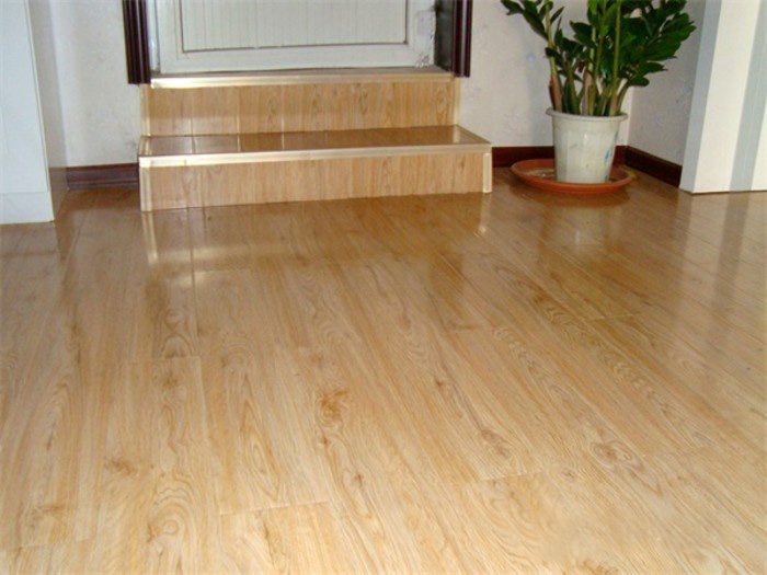 強(qiáng)化復(fù)合地板買的好也要常保養(yǎng)，一起來(lái)看它的保養(yǎng)方法