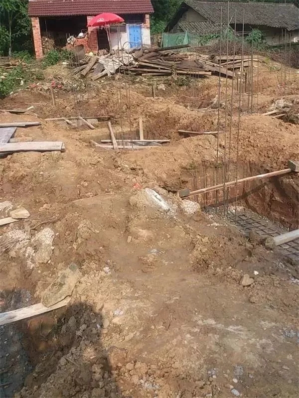 建房自訴：大叔15萬建好一層自建房，簡單舒適還省錢！