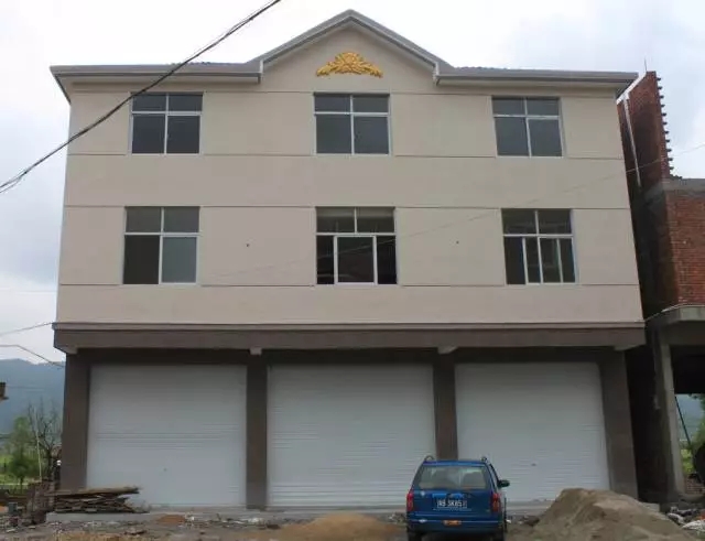 【分享】江西網(wǎng)友花30萬(wàn)建成帶門面的農(nóng)村別墅，臨街地基很適合！