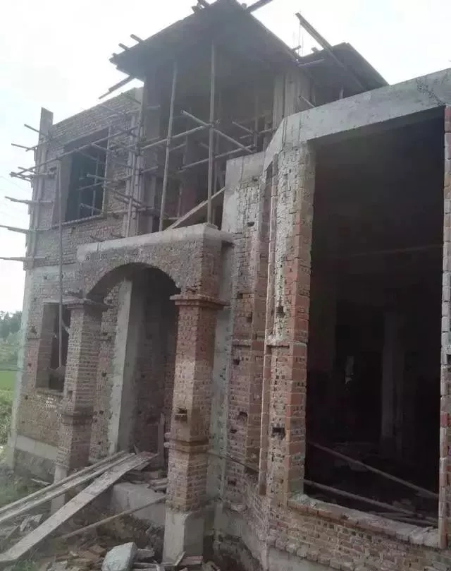 農(nóng)村自建房巧用羅馬柱，讓房子高端大氣還不貴！