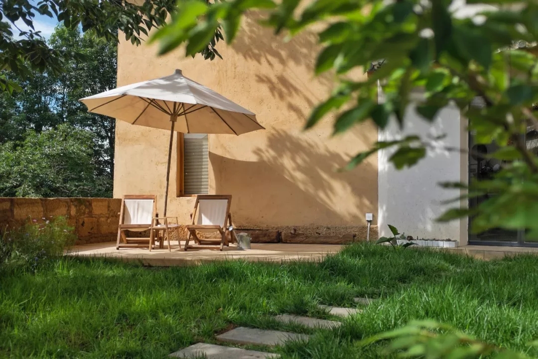 他用行動表達愛，將牛棚改成了300㎡的別墅送老婆