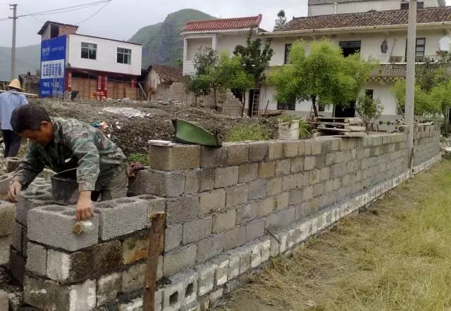 【分享】江西網(wǎng)友花30萬(wàn)建成帶門面的農(nóng)村別墅，臨街地基很適合！