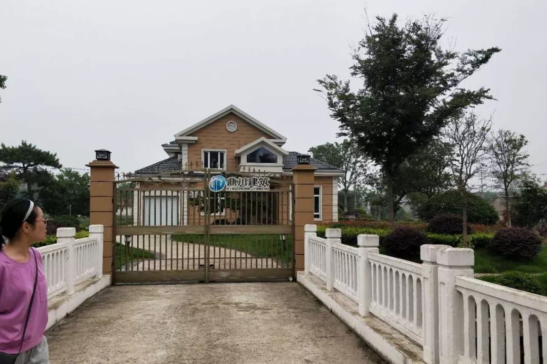 在農村照這樣建一款經典浪漫的美式小別墅，花草庭院皆相宜！