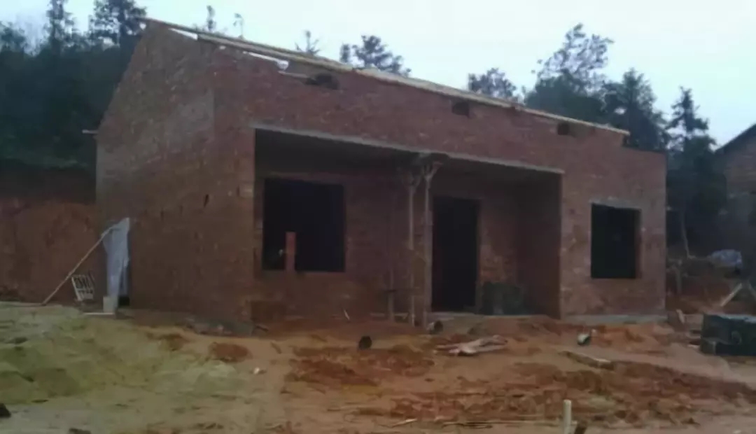 這才叫享福！網友分享兄弟姐妹眾力給老母親農村自建房過程！